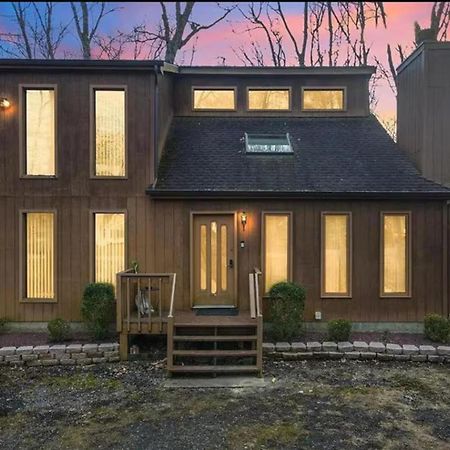 Cozy Cabin At Poconos With Hot Tub And Fire Pit 이스트스트로즈버그 외부 사진