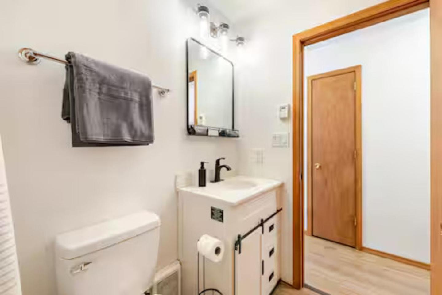 Cozy Cabin At Poconos With Hot Tub And Fire Pit 이스트스트로즈버그 외부 사진